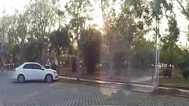 海东方沙滩公园地上停车场-出入口