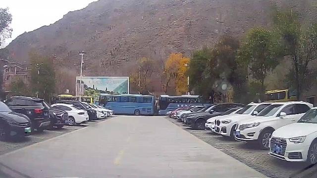 桃坪羌寨-地上停车场