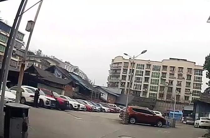 雅安市中医医院地上停车场-出入口